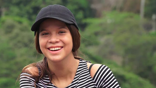 Adorável Sorridente Adolescente Menina — Fotografia de Stock