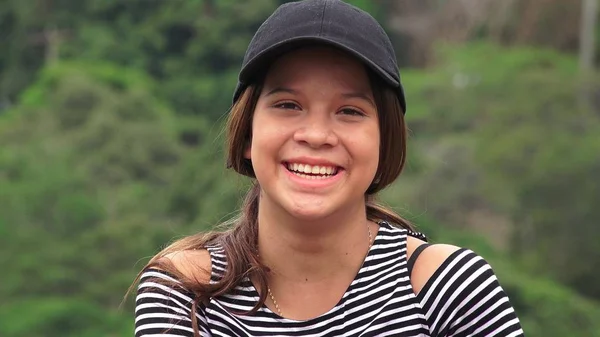 Ευτυχισμένος Έφηβος Κορίτσι Γέλιο Και Χαμόγελο — Φωτογραφία Αρχείου