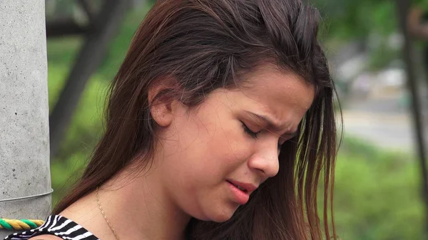 Πληγωμένη και δακρυσμένος θηλυκό Έφηβος — Φωτογραφία Αρχείου