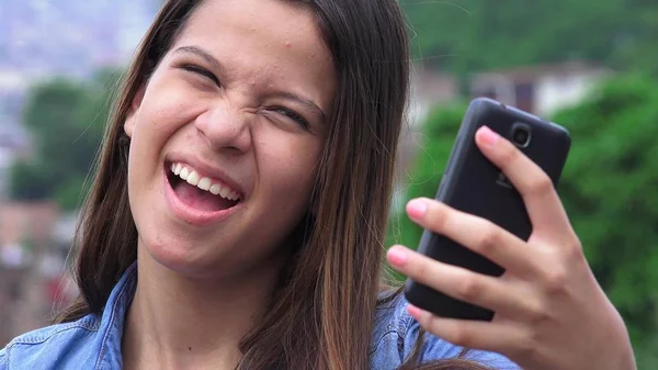 Bastante Adolescente Chica Posando Para Selfies — Foto de Stock