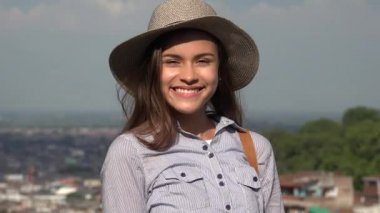 Gülümseyen Güzel Genç Kız