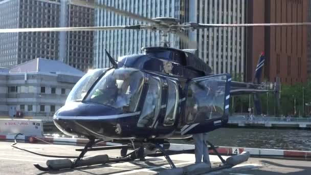 Hubschrauber Oder Hubschrauber Auf Dem Hubschrauberlandeplatz — Stockvideo