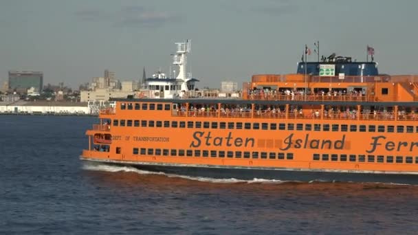 Staten Island Ferry Και Επιβάτες — Αρχείο Βίντεο