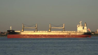 Nakliye gemisi veya kargo botu