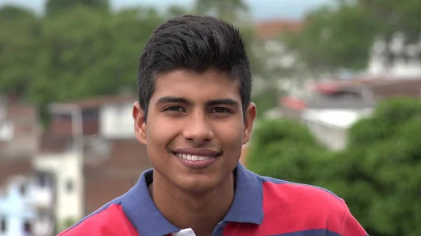 Sorrindo Adolescente Hispânico Menino — Fotografia de Stock
