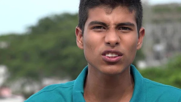 Emocionado o enojado adolescente chico hablando —  Fotos de Stock