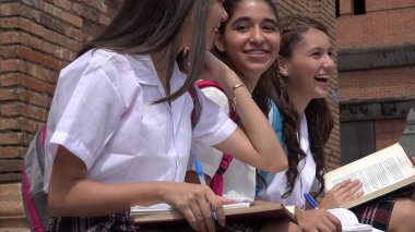 Genç kadın öğrencilerin eğitim