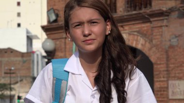 Mutsuz ve sabırsız kız