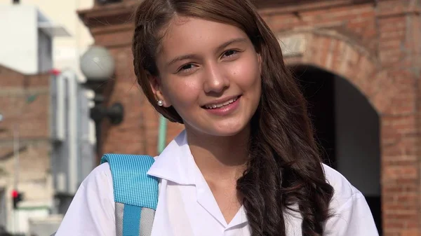 Muito Adolescente Menina Sorrindo — Fotografia de Stock