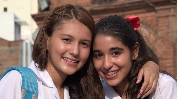 Chicas Sonrientes Felices Amigos —  Fotos de Stock