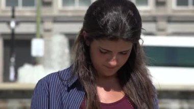 Hasta genç İspanyol kadın bekleyen