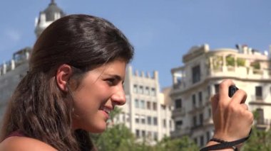 kadın alarak fotoğraf ile fotoğraf makinesi