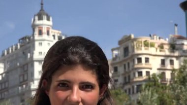 Eğlenceli kadın modeli pozlar