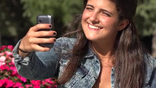 Menina feliz Selfie Primavera — Vídeo de Stock