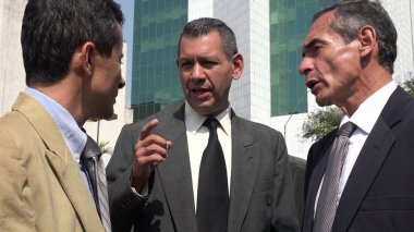 İspanyol iş erkek konuşuyor