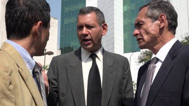 İspanyol iş erkek konuşuyor