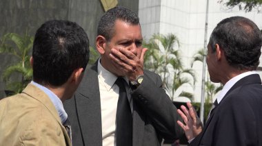 Kafası karışır veya endişe iş adamı