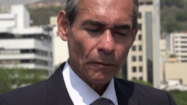 Üzgün büyük iş adamı