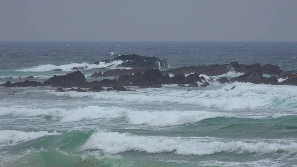 荒天時に海の波 — ストック写真
