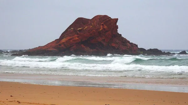 Coastal Rock Island At Ocean Beach — Stock Photo, Image