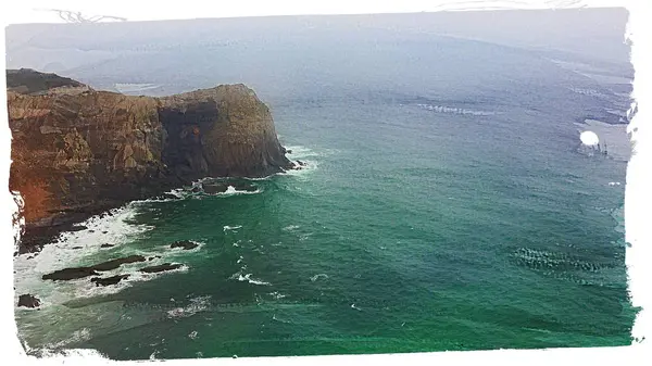 Kliffen in Ocean op mistige dag — Stockfoto