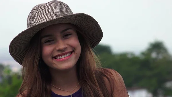 Feliz Sorrindo Menina Adolescente — Fotografia de Stock