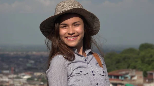 Bonita Adolescente Fêmea Sorrindo — Fotografia de Stock