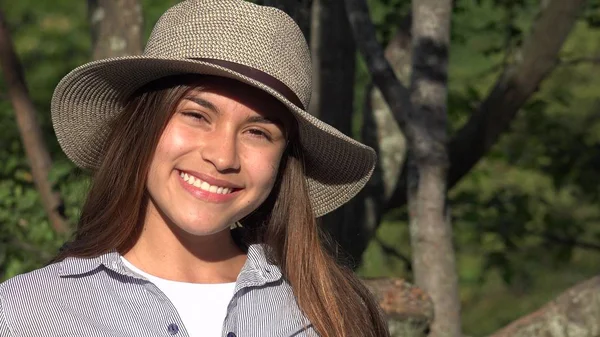 Sorrindo Adolescente Menina Verão — Fotografia de Stock