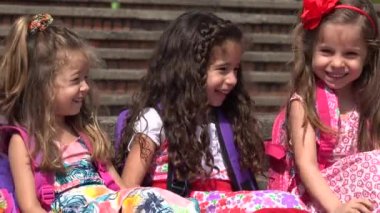 Küçük kızlar İlköğretim Okulu çocuklar