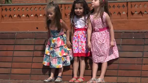 Enfants mignons jeunes filles — Video