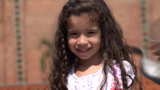 Fille mignonne Adorables enfants — Video