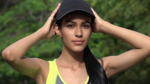 Kap Ile Oldukça Atletik Genç Kız — Stok fotoğraf