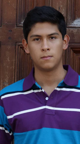 Foto Van Een Tiener Latino Jongen — Stockfoto