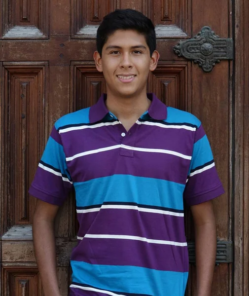 青少年的西班牙裔男孩的相片 — 图库照片