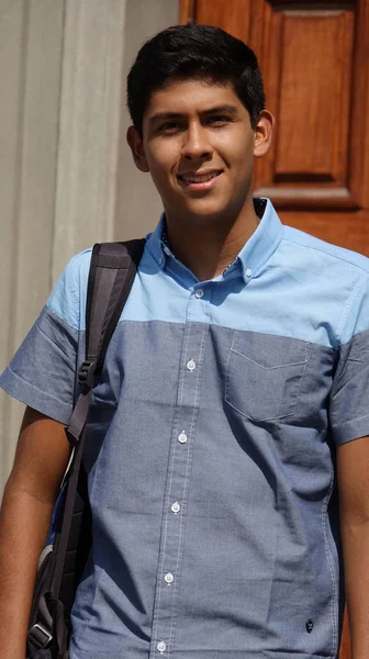 青少年的西班牙裔男孩的相片 — 图库照片