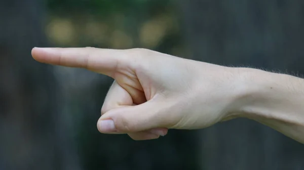 Punción de dedo masculino — Foto de Stock