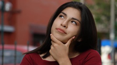 düşünme genç kız