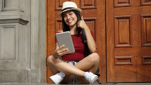 Chica con tableta — Foto de Stock