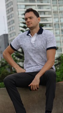 Adam oturma kentsel alanı