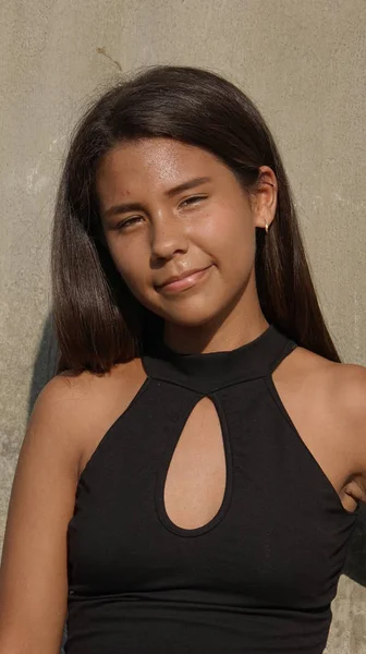Ein Hispanisches Mädchen — Stockfoto