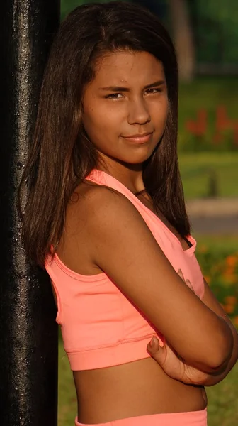 Fitness y femenino adolescente — Foto de Stock