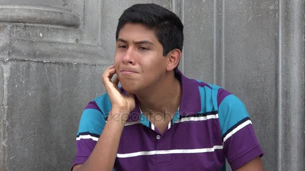 Adolescente menino chorando — Vídeo de Stock