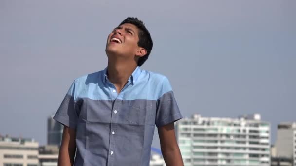 Rapaz adolescente feliz — Vídeo de Stock