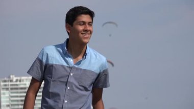 İspanyol genç çocuk tatilde