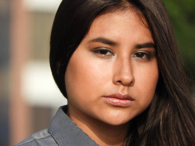 Ciddi ve mutsuz kişi