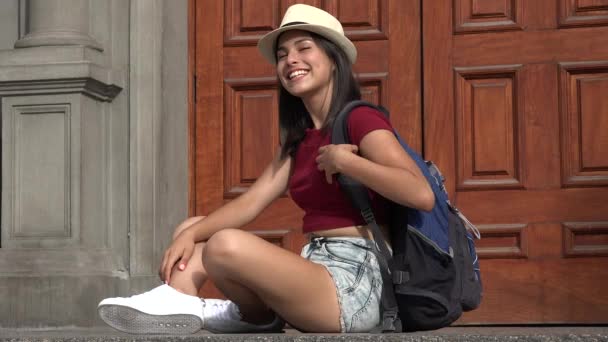 Adolescente estudiante femenina — Vídeo de stock