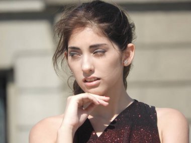 şüpheli genç kadın