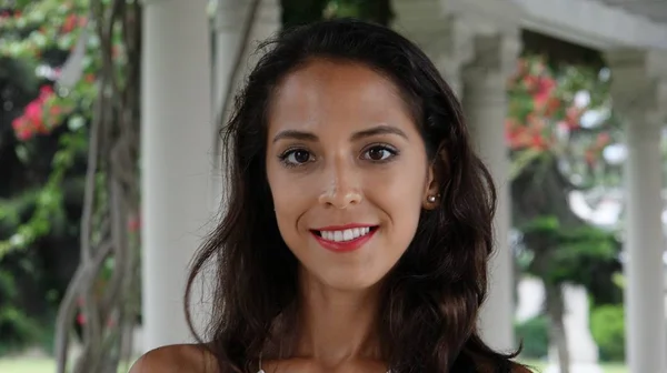 Mulher muito sorridente. — Fotografia de Stock