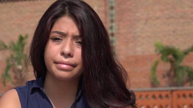 Genç İspanyol şaşkınlık ve endişe