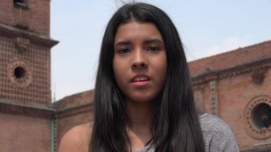 Kafası karışır veya tiksinti kişi